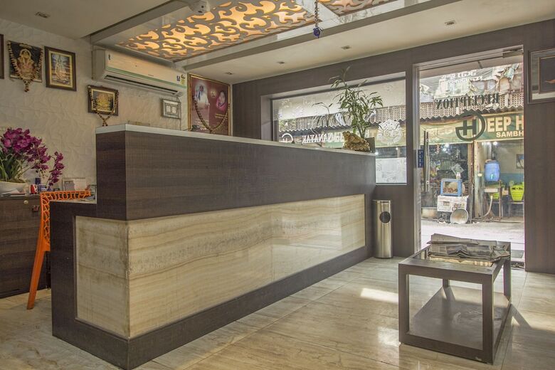 Oyo 28319 Hotel Ganayak