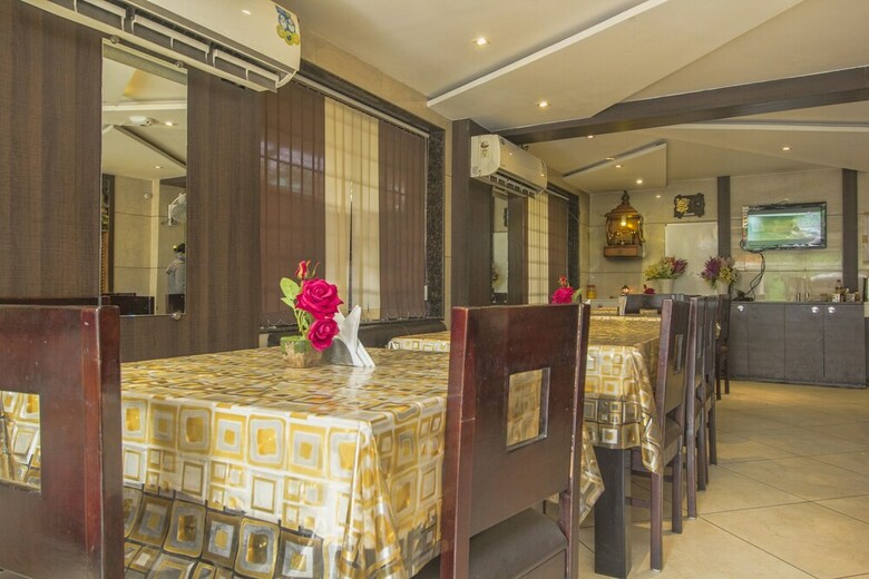 Oyo 28319 Hotel Ganayak