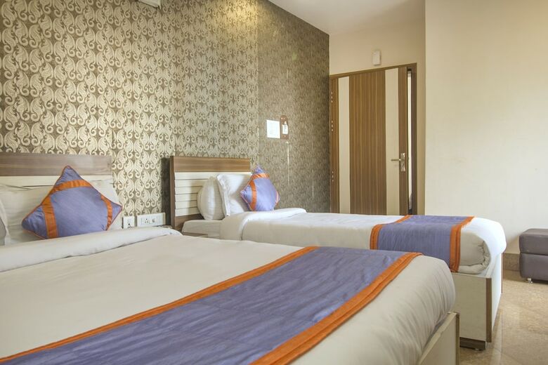 Oyo 28319 Hotel Ganayak