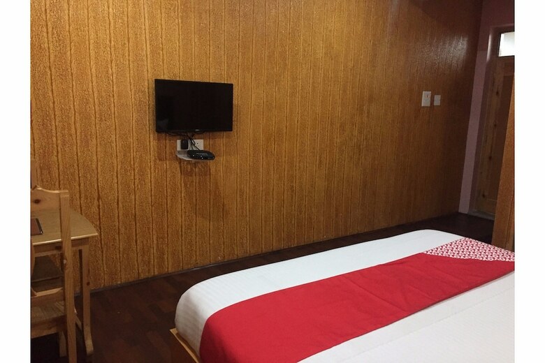 Oyo 27855 Hotel Holiday Villa