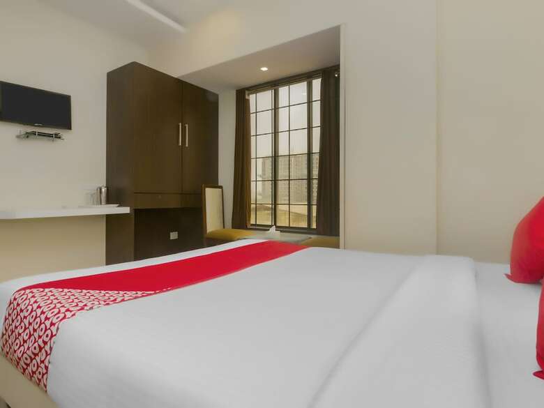 Oyo 22086 Hotel Park View