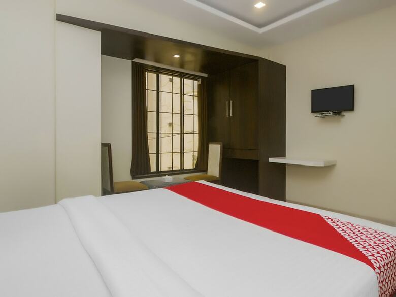 Oyo 22086 Hotel Park View