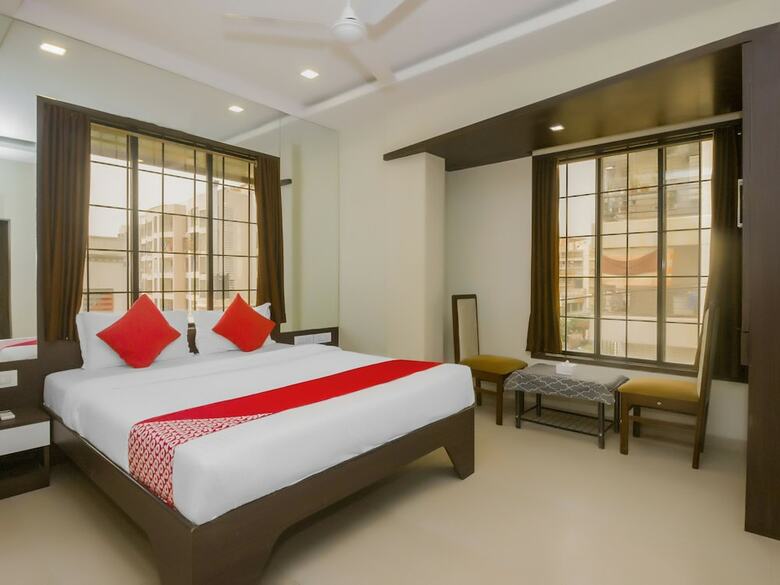Oyo 22086 Hotel Park View