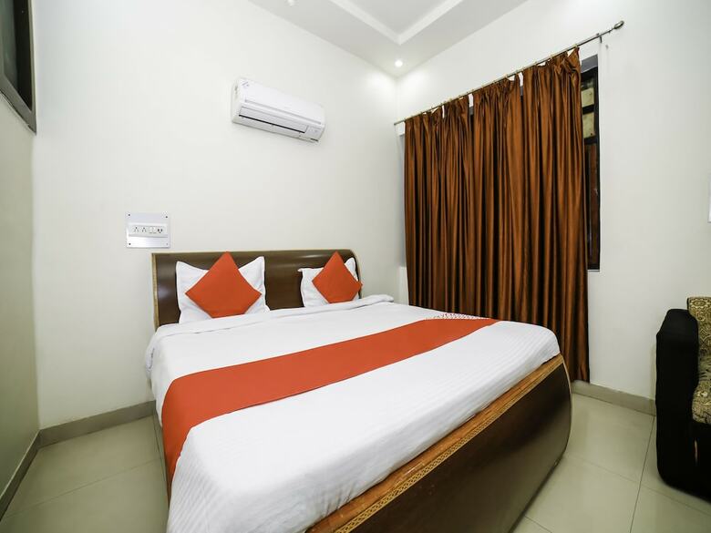 Oyo 28071 Hotel Prakash Regency