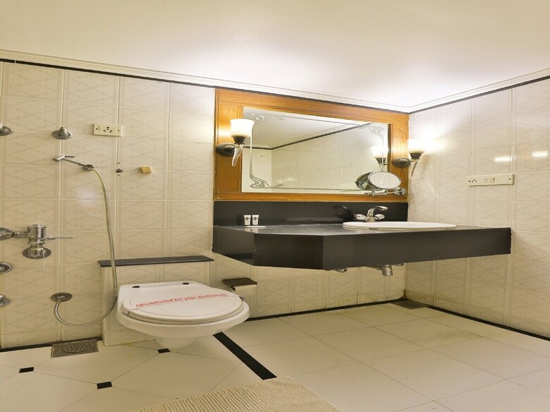 Oyo 23288 Hotel Pinnacle