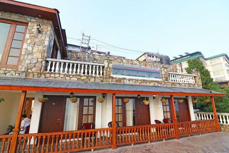 Oyo 16063 Hotel Grand Valley
