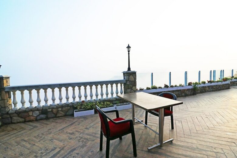 Oyo 16063 Hotel Grand Valley