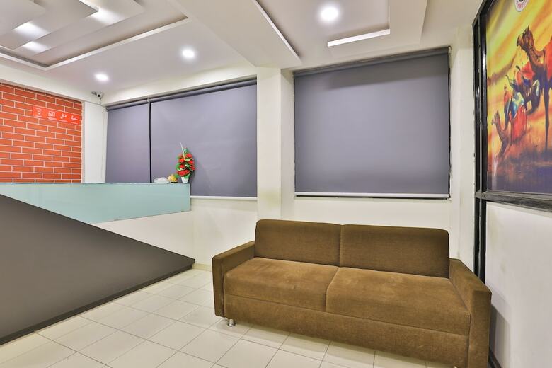 Oyo 26999 Hotel Sg