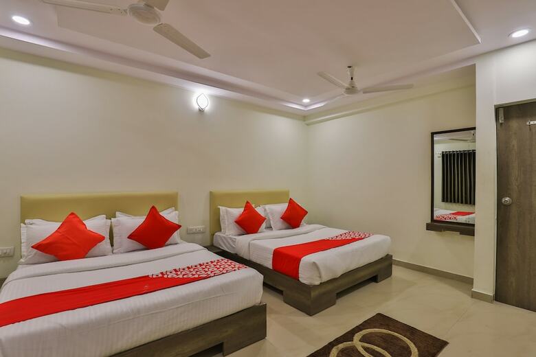Oyo 26999 Hotel Sg
