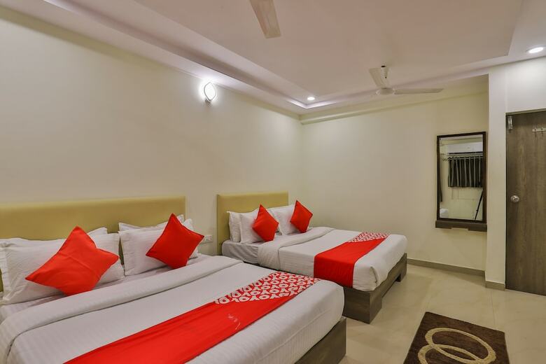 Oyo 26999 Hotel Sg