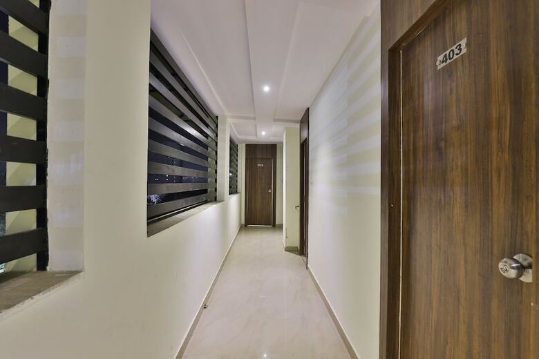 Oyo 26999 Hotel Sg