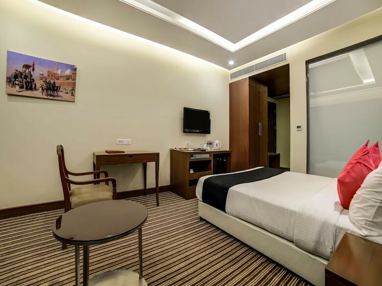 Capital O 28618 New Haven Hotel