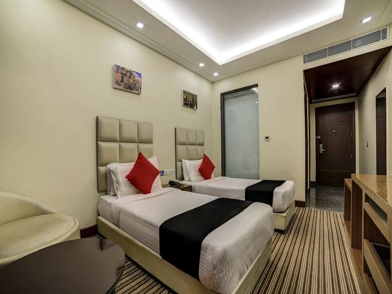 Capital O 28618 New Haven Hotel