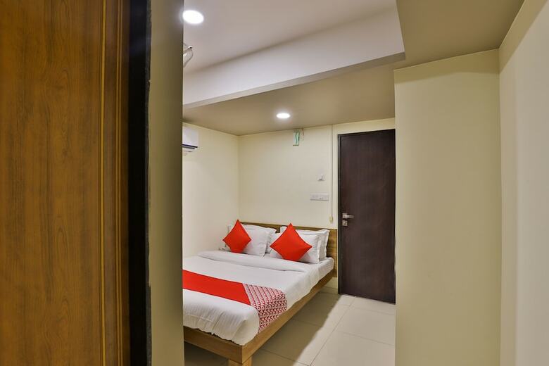Oyo 19842 Hotel Rudraksh Inn