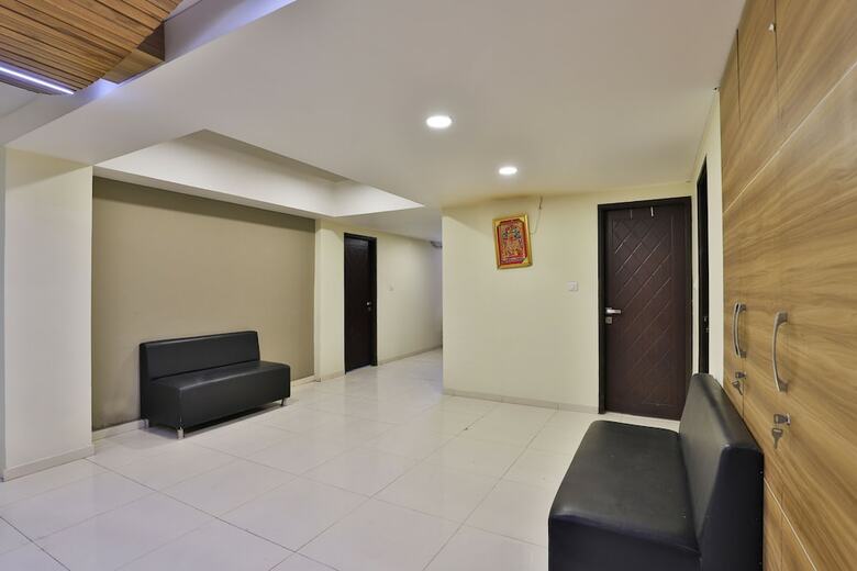 Oyo 19842 Hotel Rudraksh Inn
