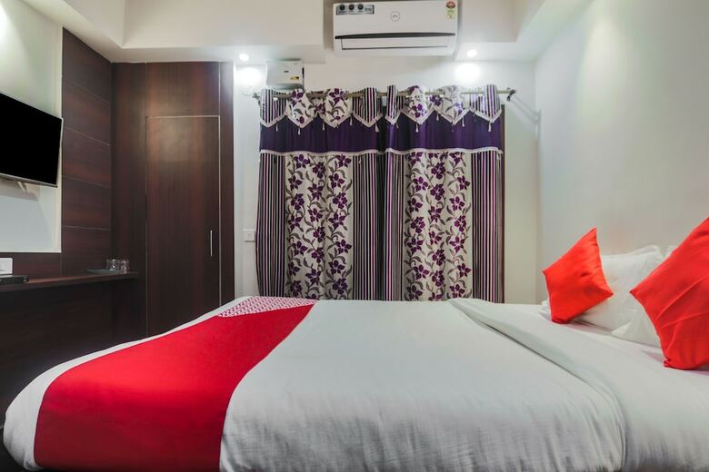 Oyo 23403 Hotel Rashmi