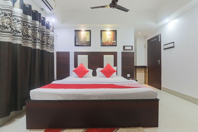 Oyo 23403 Hotel Rashmi