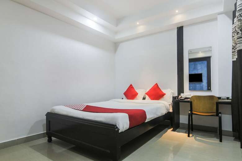Oyo 23403 Hotel Rashmi