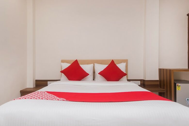 Oyo 23259 Hotel Galaxy Inn