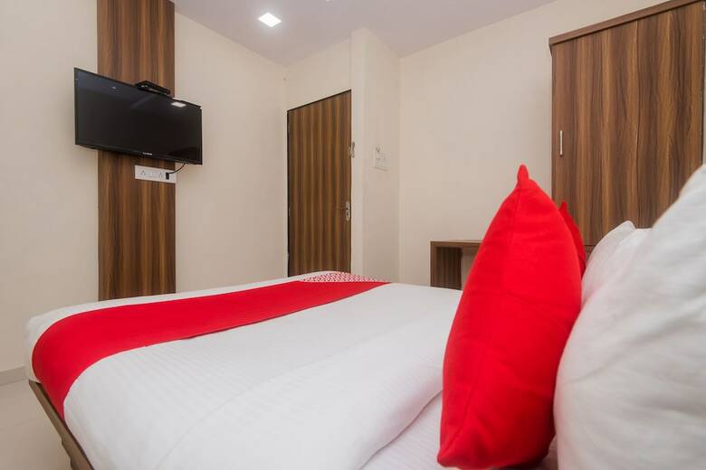 Oyo 23259 Hotel Galaxy Inn