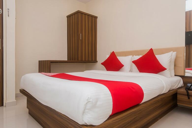 Oyo 23259 Hotel Galaxy Inn