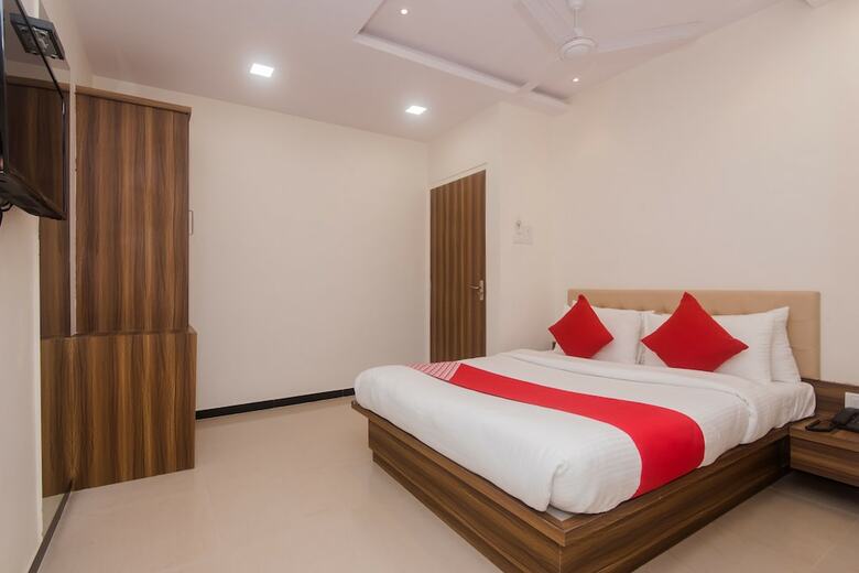 Oyo 23259 Hotel Galaxy Inn