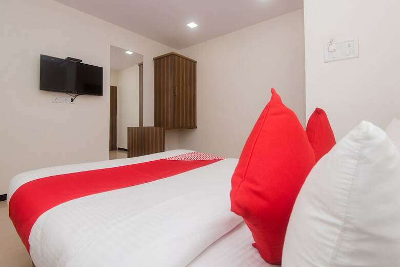 Oyo 23259 Hotel Galaxy Inn
