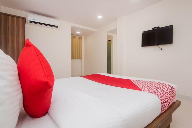 Oyo 23259 Hotel Galaxy Inn
