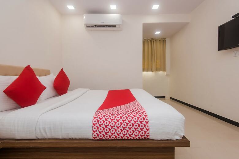 Oyo 23259 Hotel Galaxy Inn