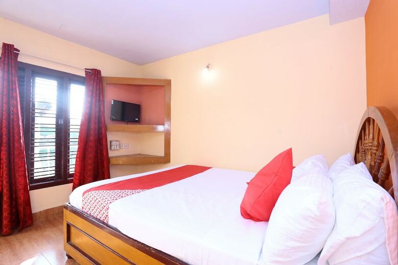 Hotel Oyo 24221 Daneys Guest House