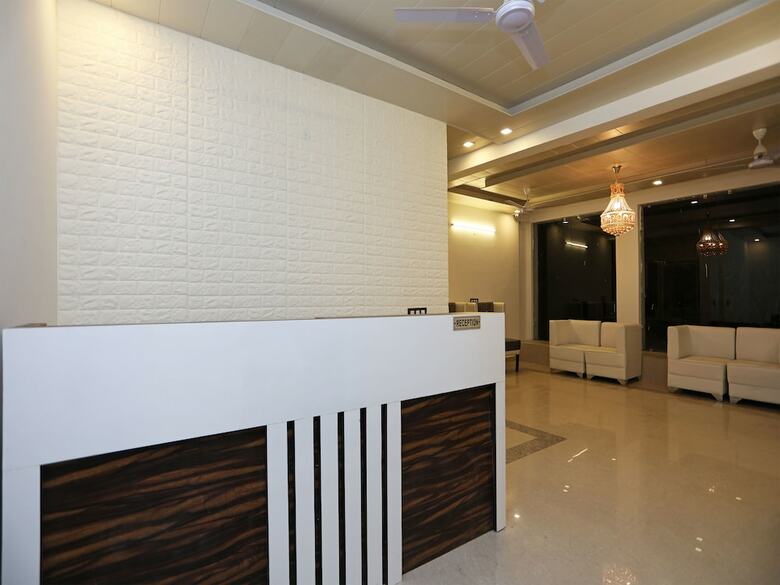 Oyo 14945 Hotel Uk-07