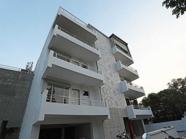 Oyo 14945 Hotel Uk-07