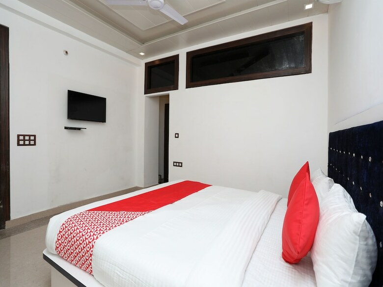 Oyo 14945 Hotel Uk-07