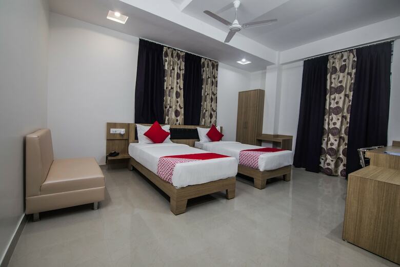 Hotel Oyo 15700 Spectrum Residency