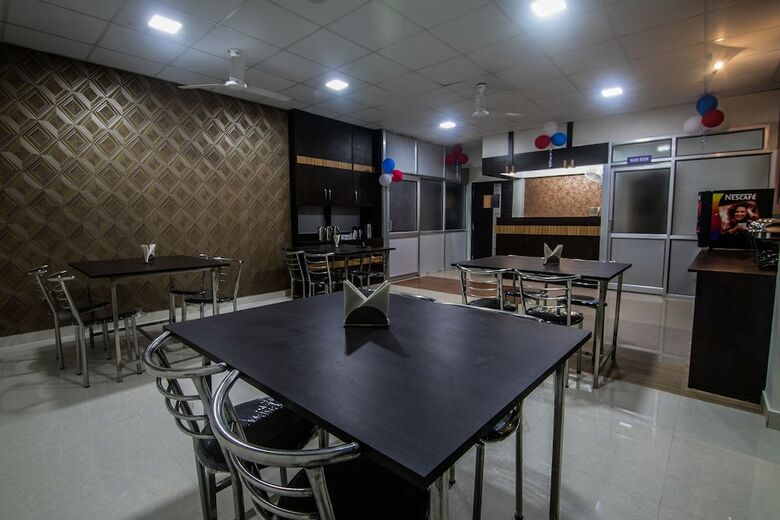 Hotel Oyo 15700 Spectrum Residency