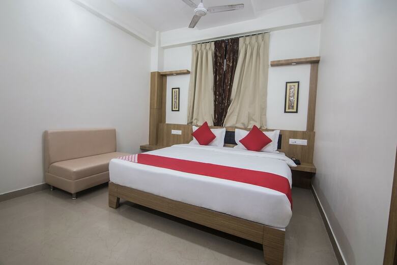 Hotel Oyo 15700 Spectrum Residency