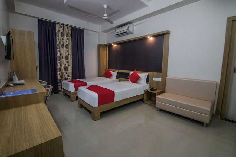 Hotel Oyo 15700 Spectrum Residency