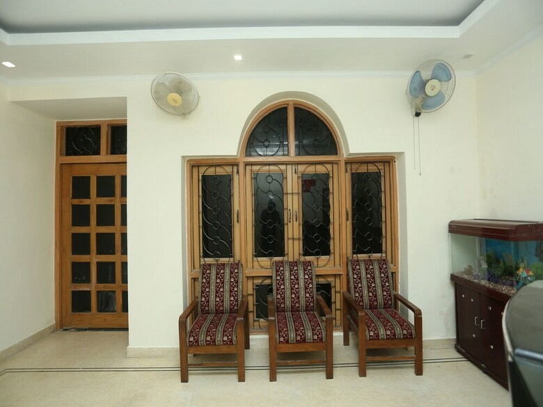 Hotel Oyo 18273 Basera