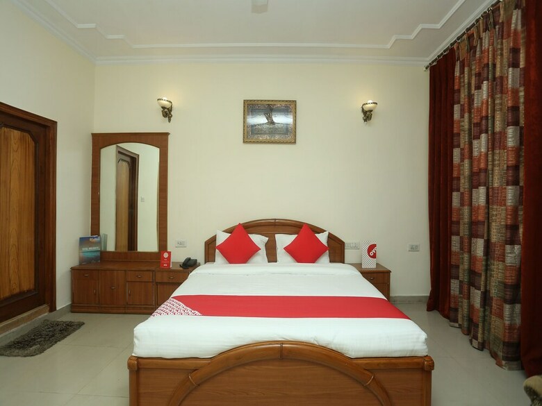 Hotel Oyo 18273 Basera
