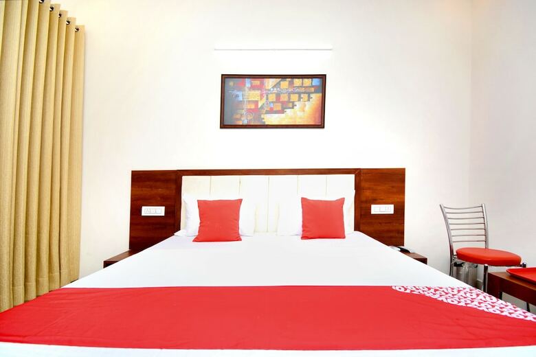 Oyo 27061 Hotel Magnum