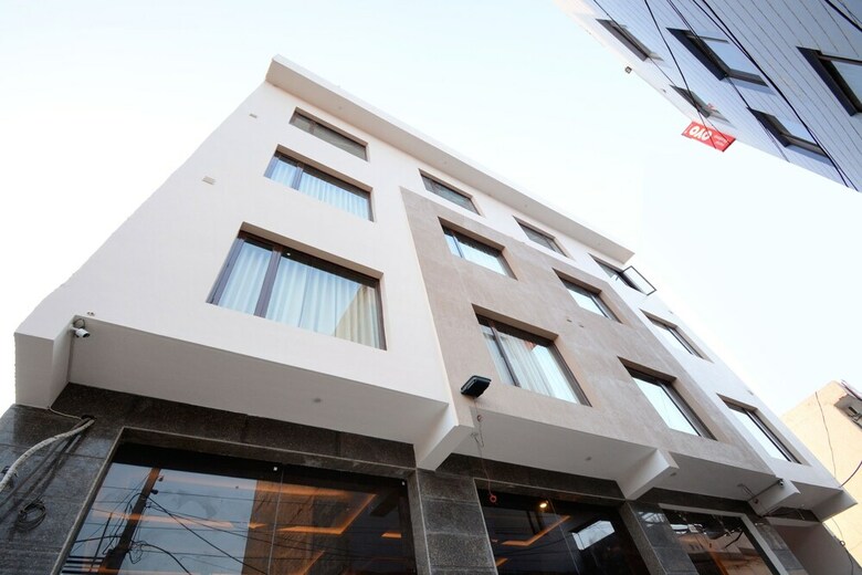 Oyo 27061 Hotel Magnum