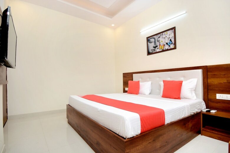 Oyo 27061 Hotel Magnum