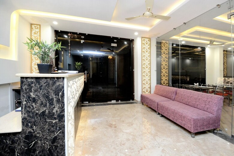 Oyo 27061 Hotel Magnum
