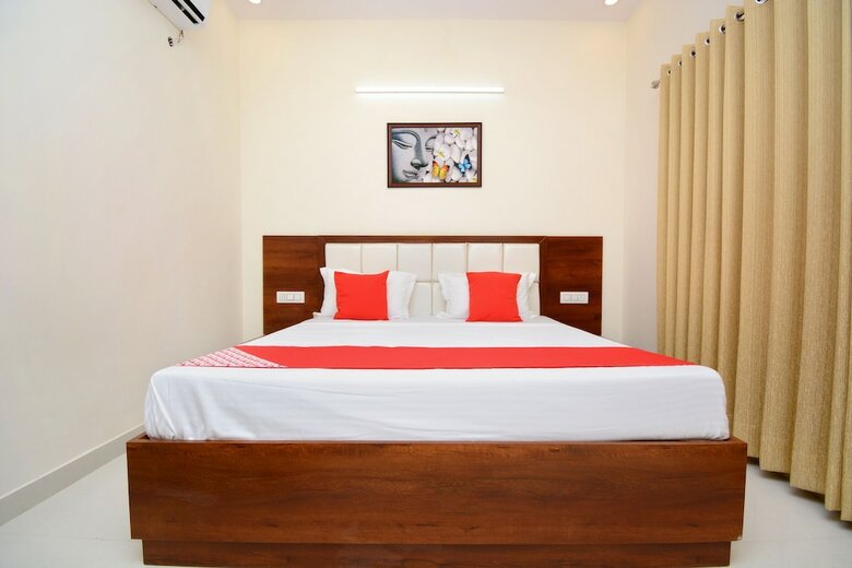 Oyo 27061 Hotel Magnum