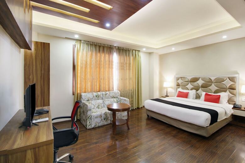 Capital O 28688 The Saffron Hotel