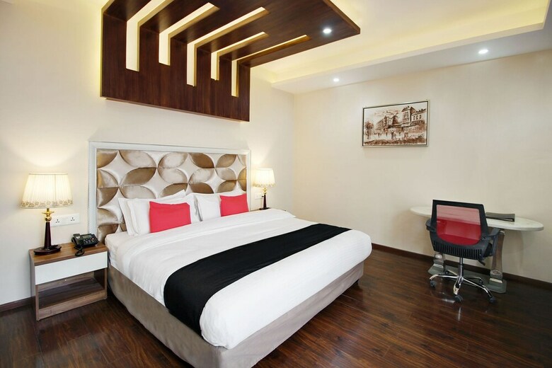 Capital O 28688 The Saffron Hotel