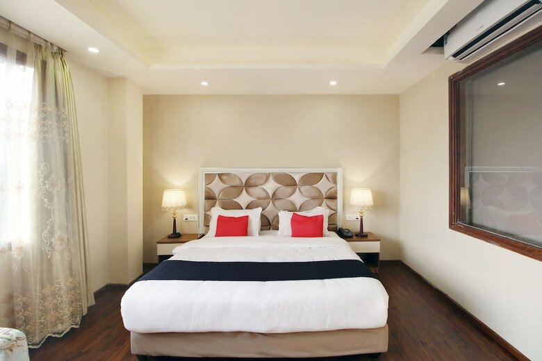 Capital O 28688 The Saffron Hotel