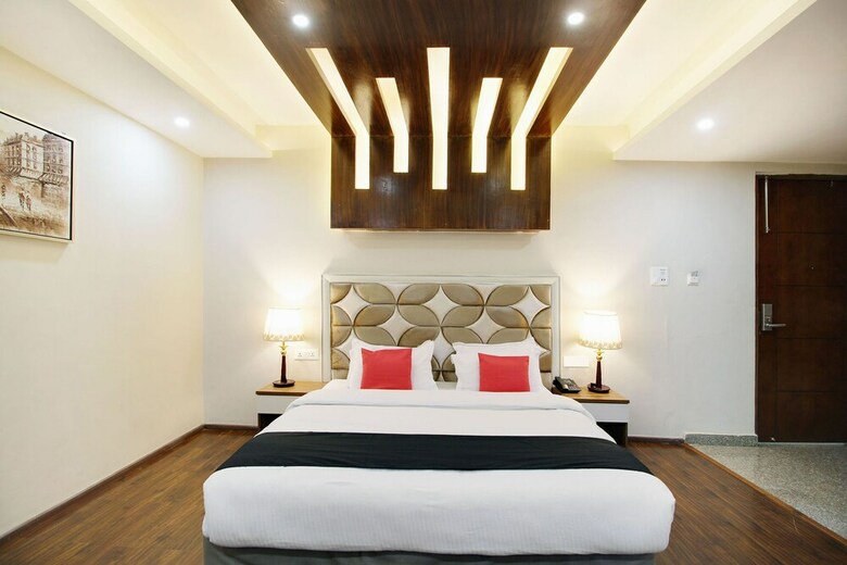 Capital O 28688 The Saffron Hotel