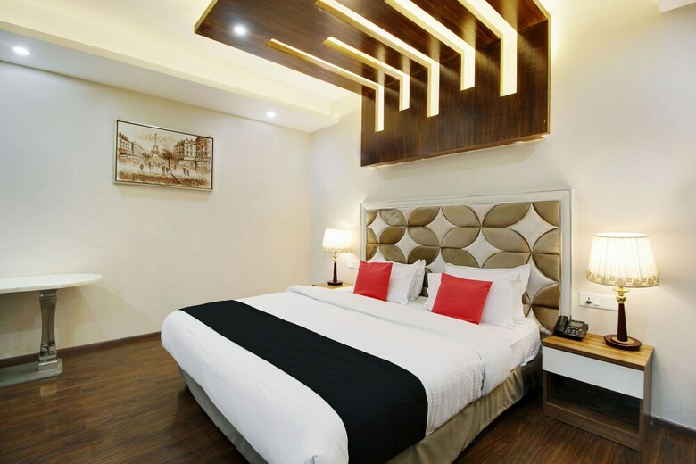 Capital O 28688 The Saffron Hotel