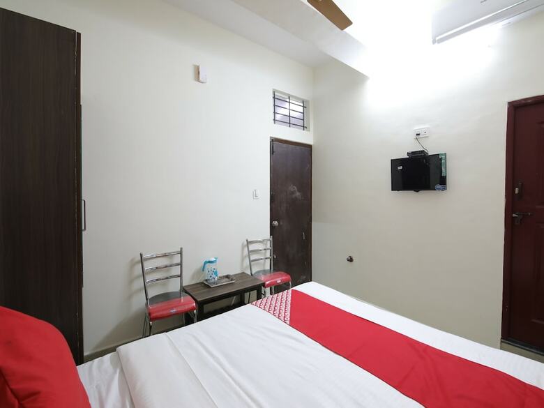Hotel Oyo 26630 Mathura Inn